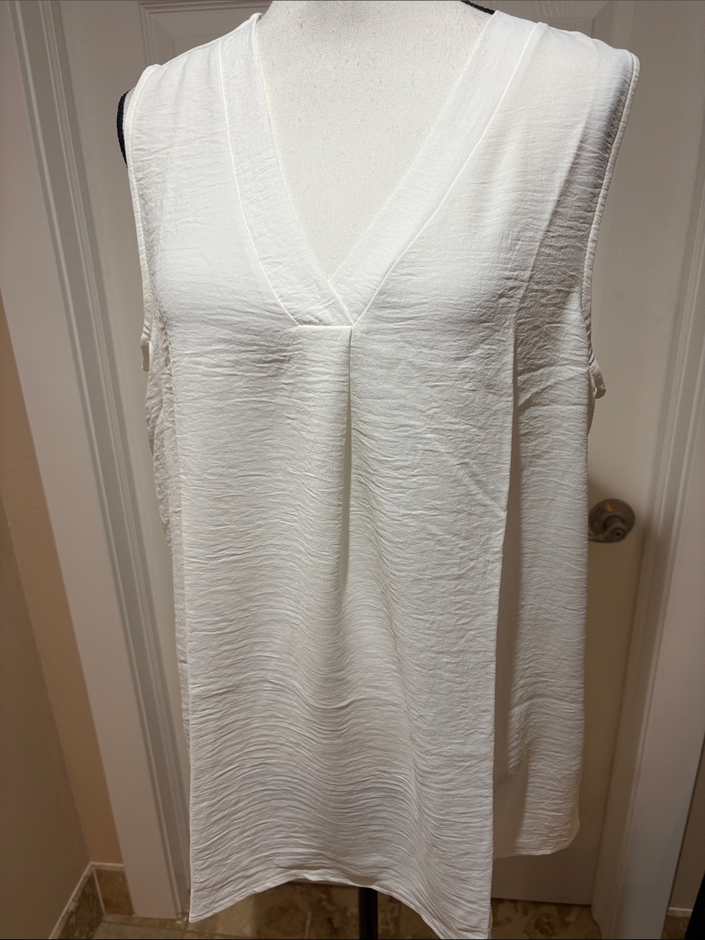 Sleeveless V-Neck White Textured Tunic